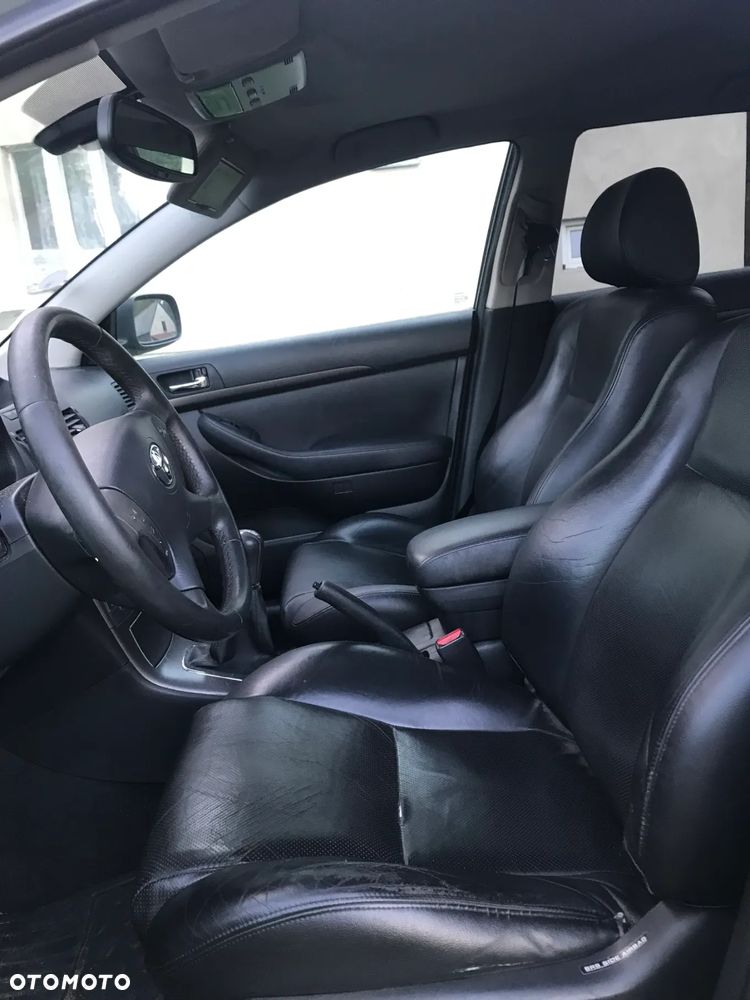 Toyota Avensis 2.0 D-4D Combi Executive - 4