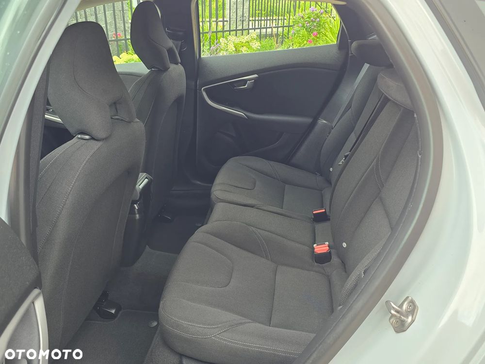 Volvo V40 D2 Summum - 19