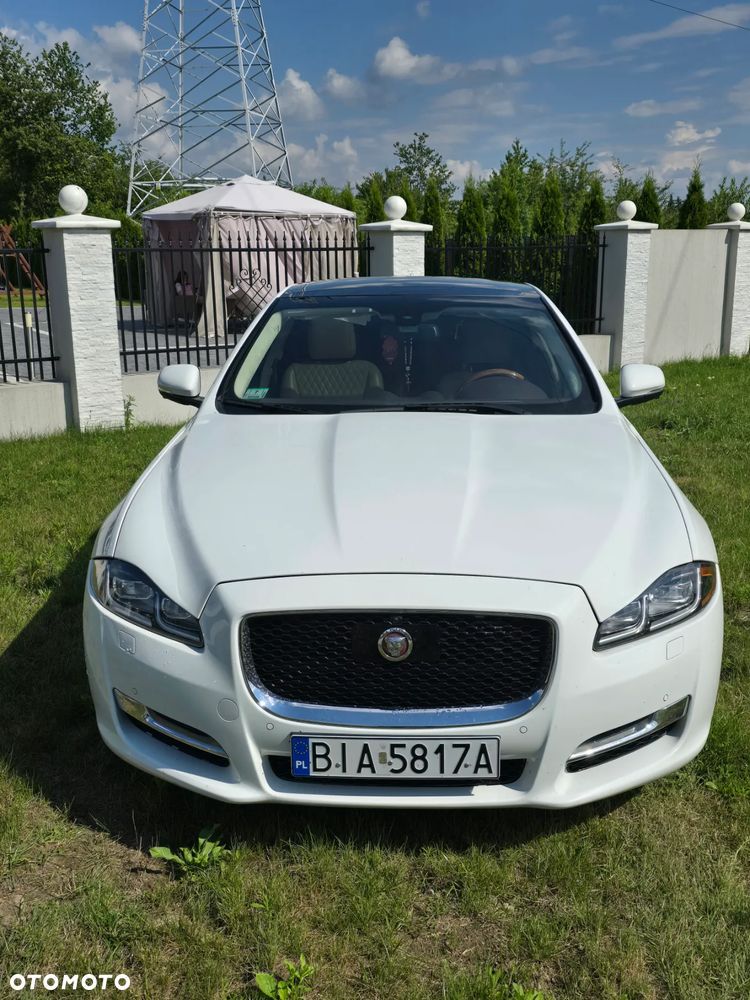 Jaguar XJ 3.0 T AWD LWB Portfolio - 1