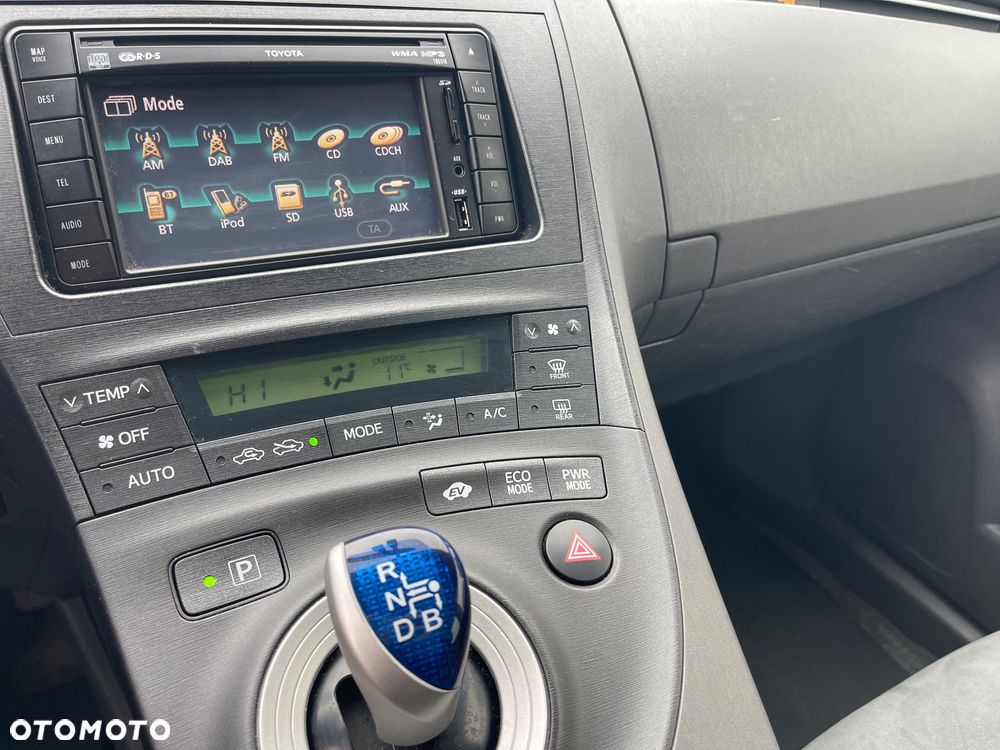 Toyota Prius 1.8 HSD Prestige - 13