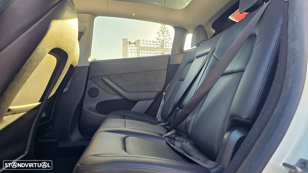 Tesla Model Y Performance Dual Motor AWD - 32