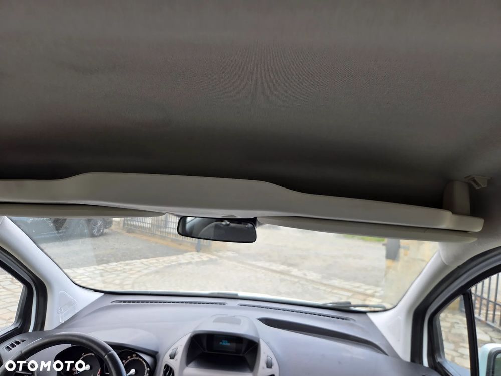 Ford Tourneo Courier - 12