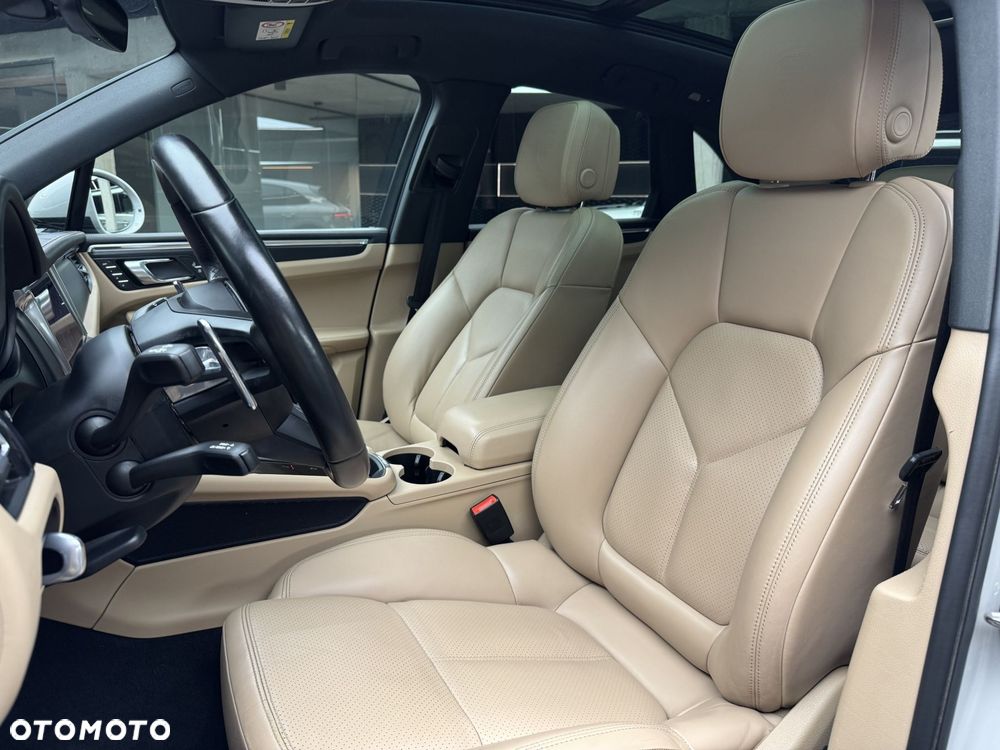Porsche Macan T - 12