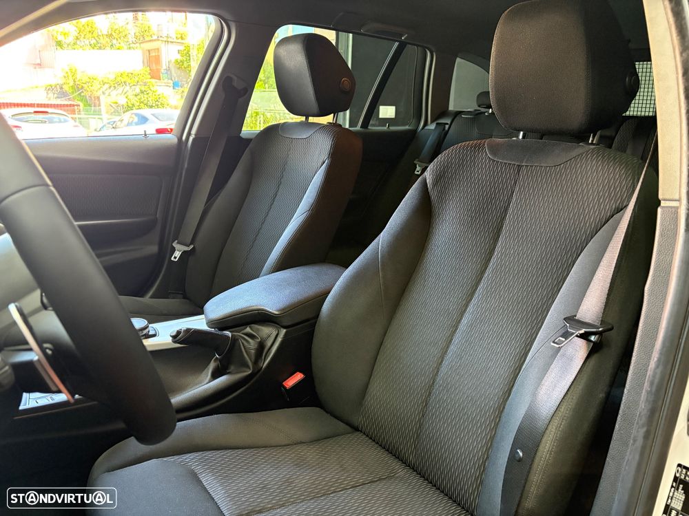 BMW 320 d Aut. Sport Line - 37