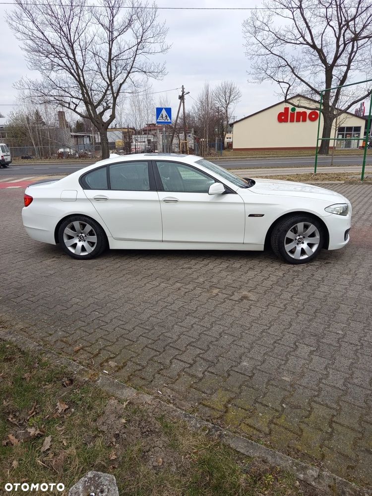 BMW Seria 5 528i - 4