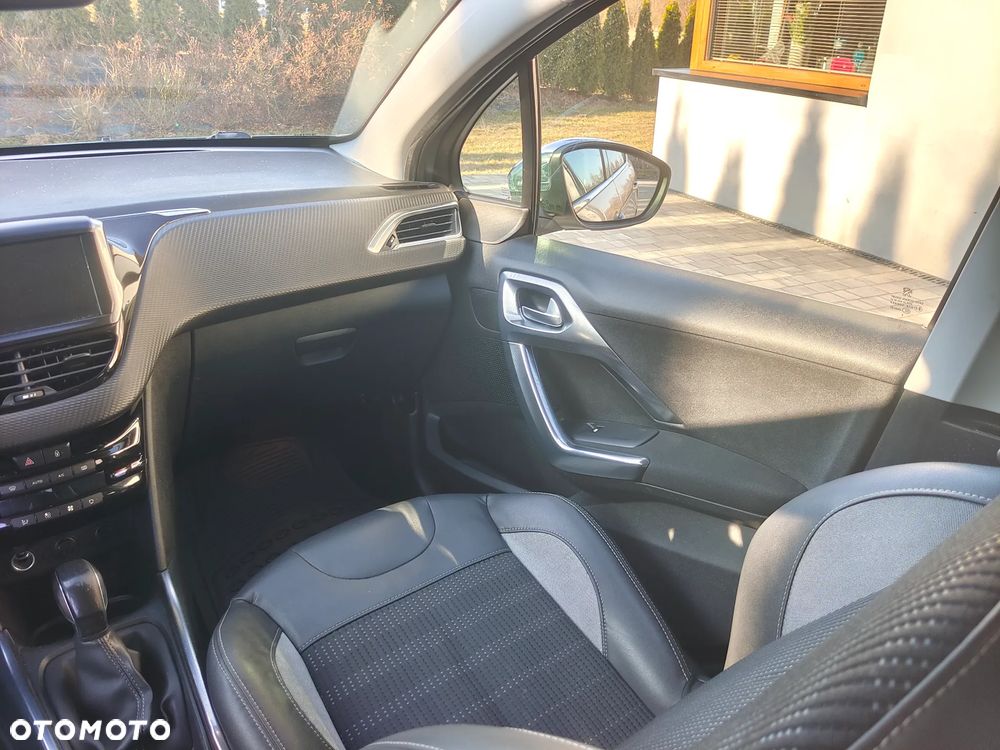 Peugeot 2008 1.2 VTi Allure - 23