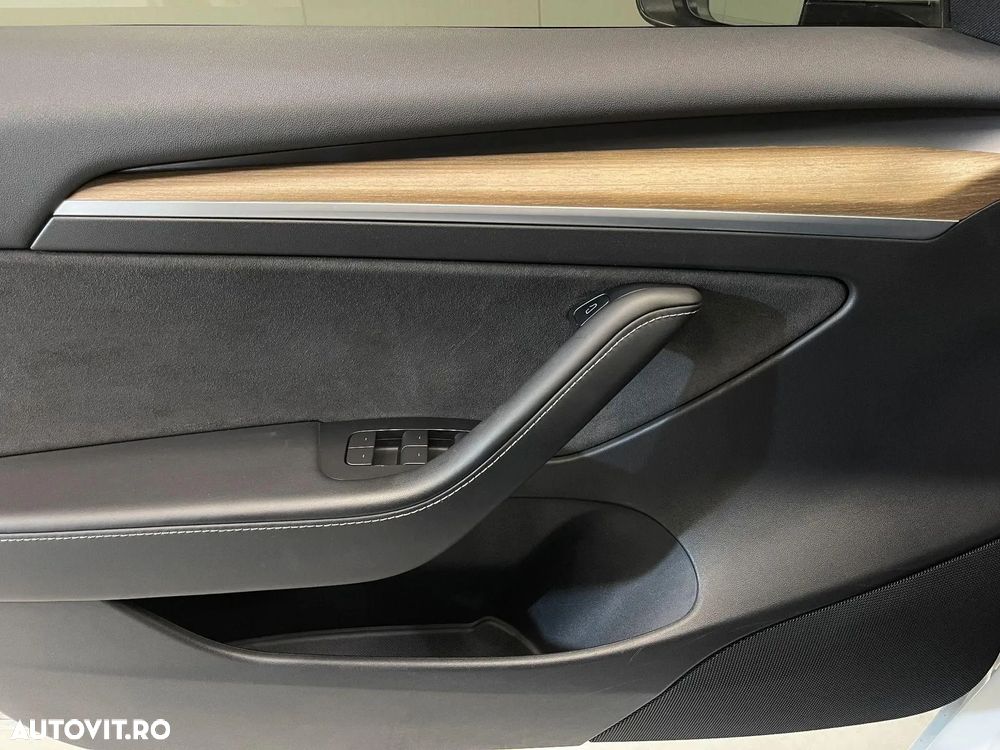 TESLA Model 3 2021 — imagine 27