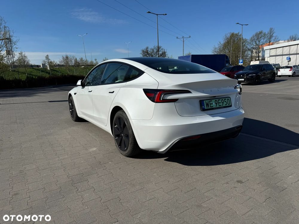 Tesla Model 3 - 4