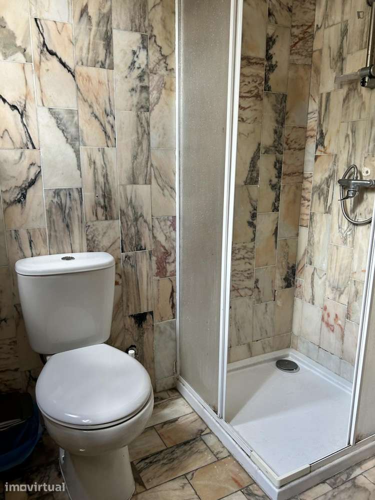 Quarto - localizado em Paranhos Porto - Grande imagem: 5/32