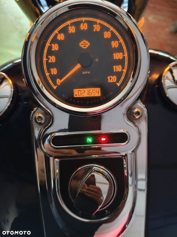 Harley-Davidson Dyna Fat Bob - 13