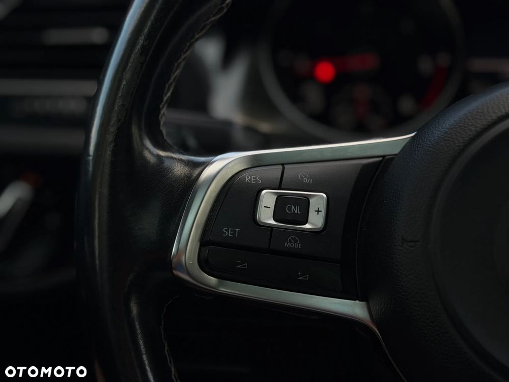 Volkswagen Golf - 26