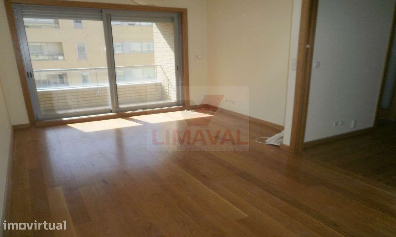 Apartamento T1 com varanda e elevador (sem garagem) em Ramalde - Grande imagem: 2/9