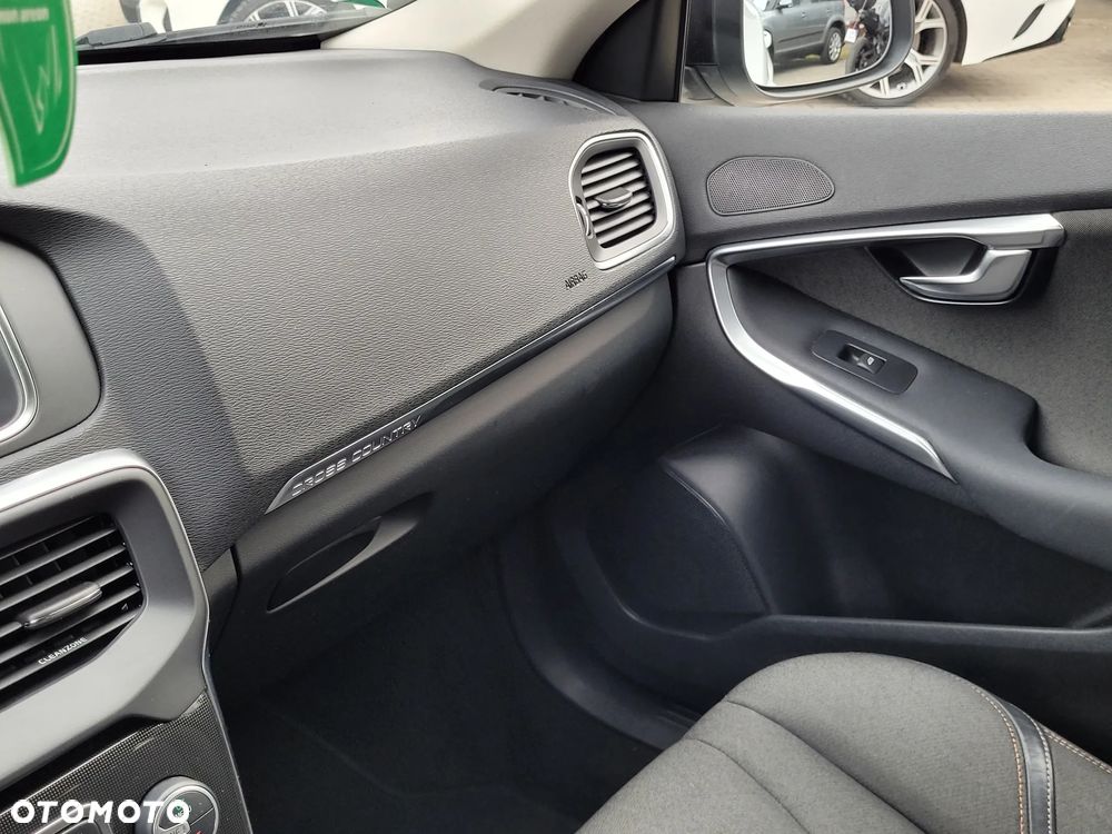 Volvo V40 Cross Country D2 Momentum - 18