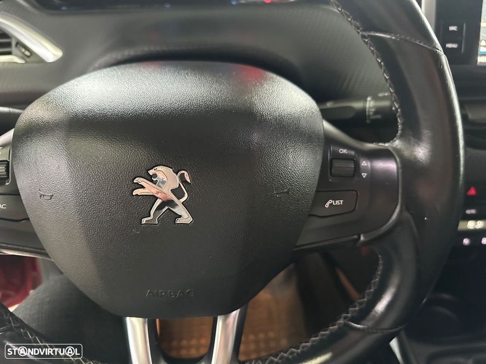 Peugeot 2008 1.2 PureTech Allure - 14