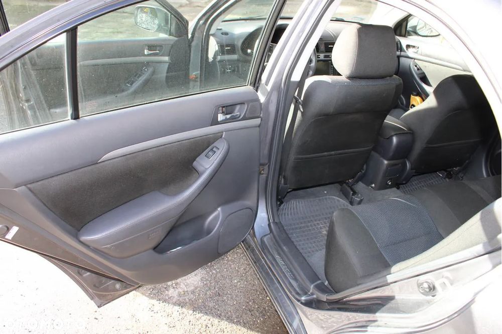 Toyota Avensis 2.0 D-4D Sol - 8
