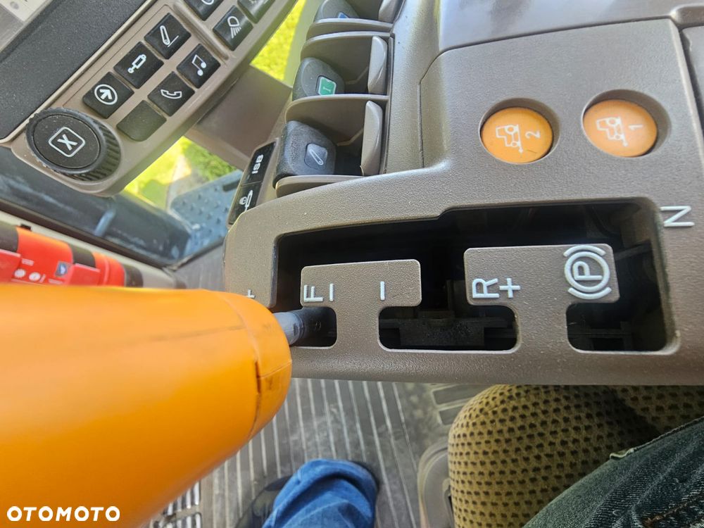 John Deere 8245R - 15