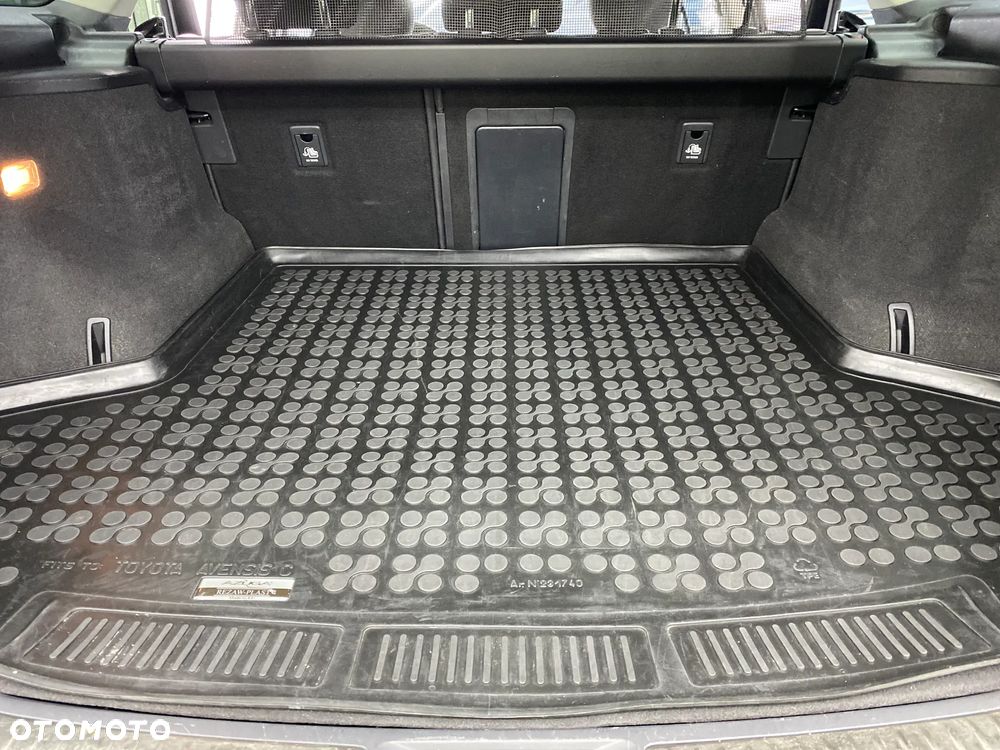 Toyota Avensis 2.0 D-4D Prestige - 32