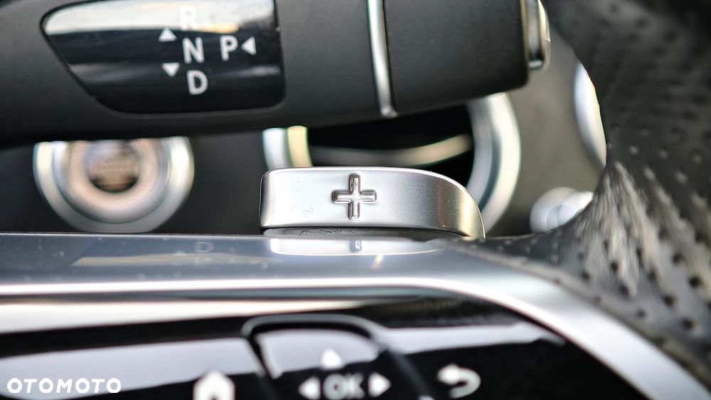 Mercedes-Benz Klasa E 220 d 4-Matic AMG - 33