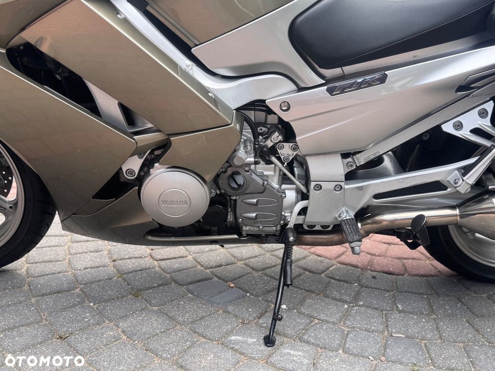 Yamaha FJR - 16