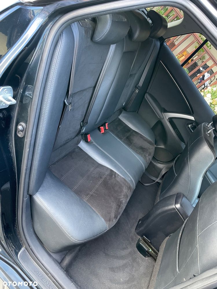 Toyota Avensis 2.0 D-4D Premium - 12