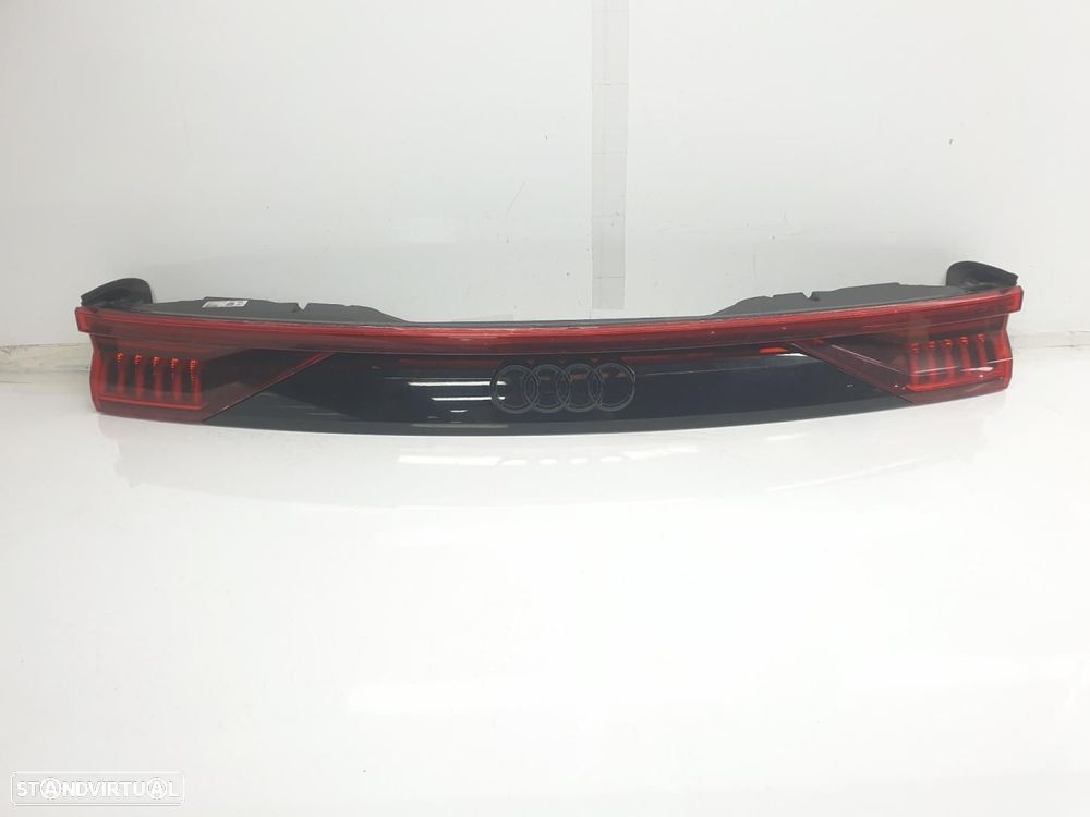 FAROLIM TRASEIRO CENTRAL AUDI Q8 4MN - 1