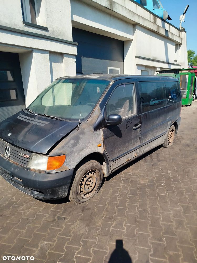 Mercedes Vito na części. - 3