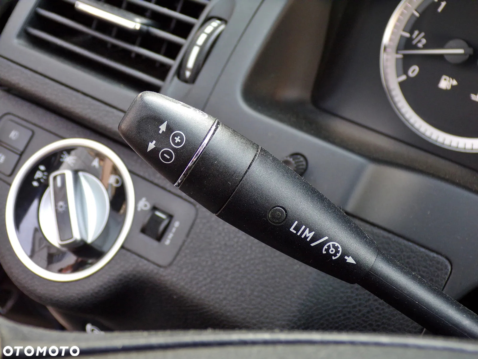 Mercedes-Benz Klasa C 180 T CGI Automatik BlueEFFICIENCY Elegance - 20