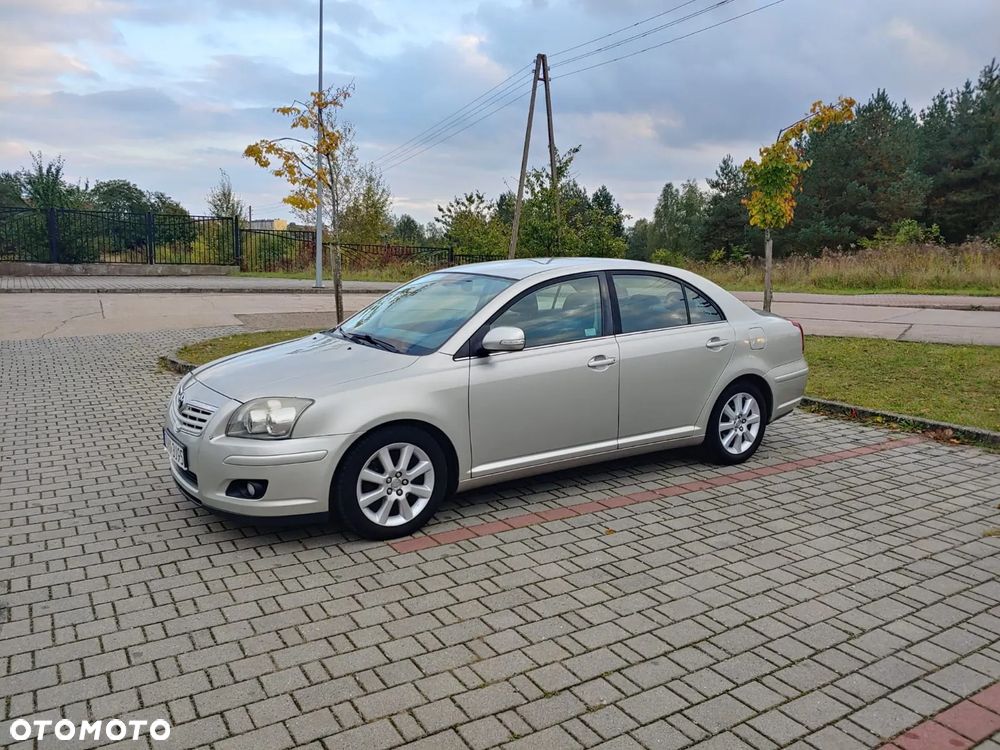 Toyota Avensis 1.8 VVT-i Sol Premium - 2