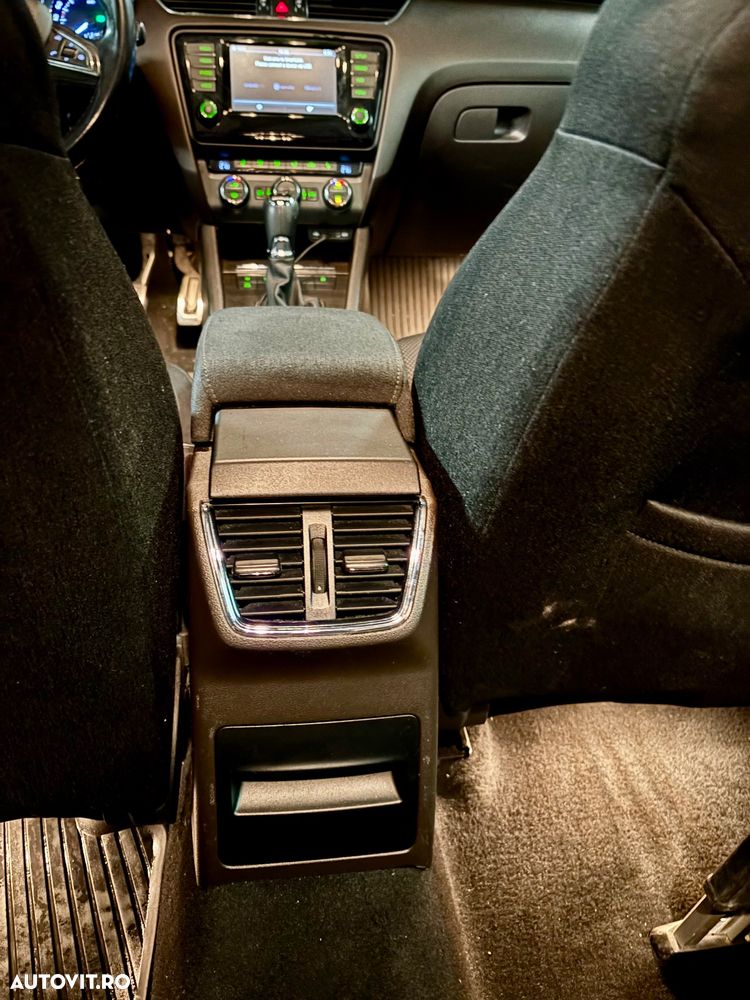 Skoda Octavia Combi Diesel 2.0 TDI 4X4 DSG Scout - 7