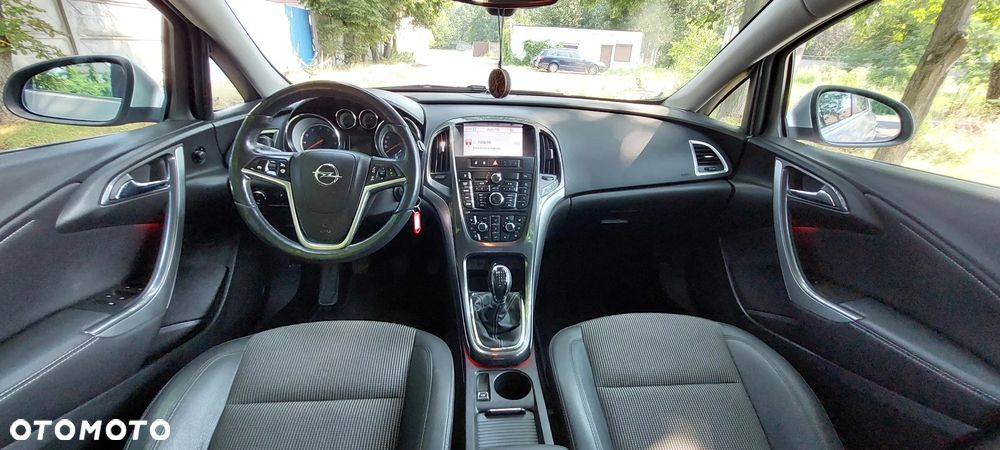Opel Astra 1.4 T Cosmo - 11