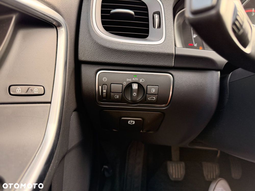 Volvo V60 Cross Country D3 Drive-E Momentum - 20