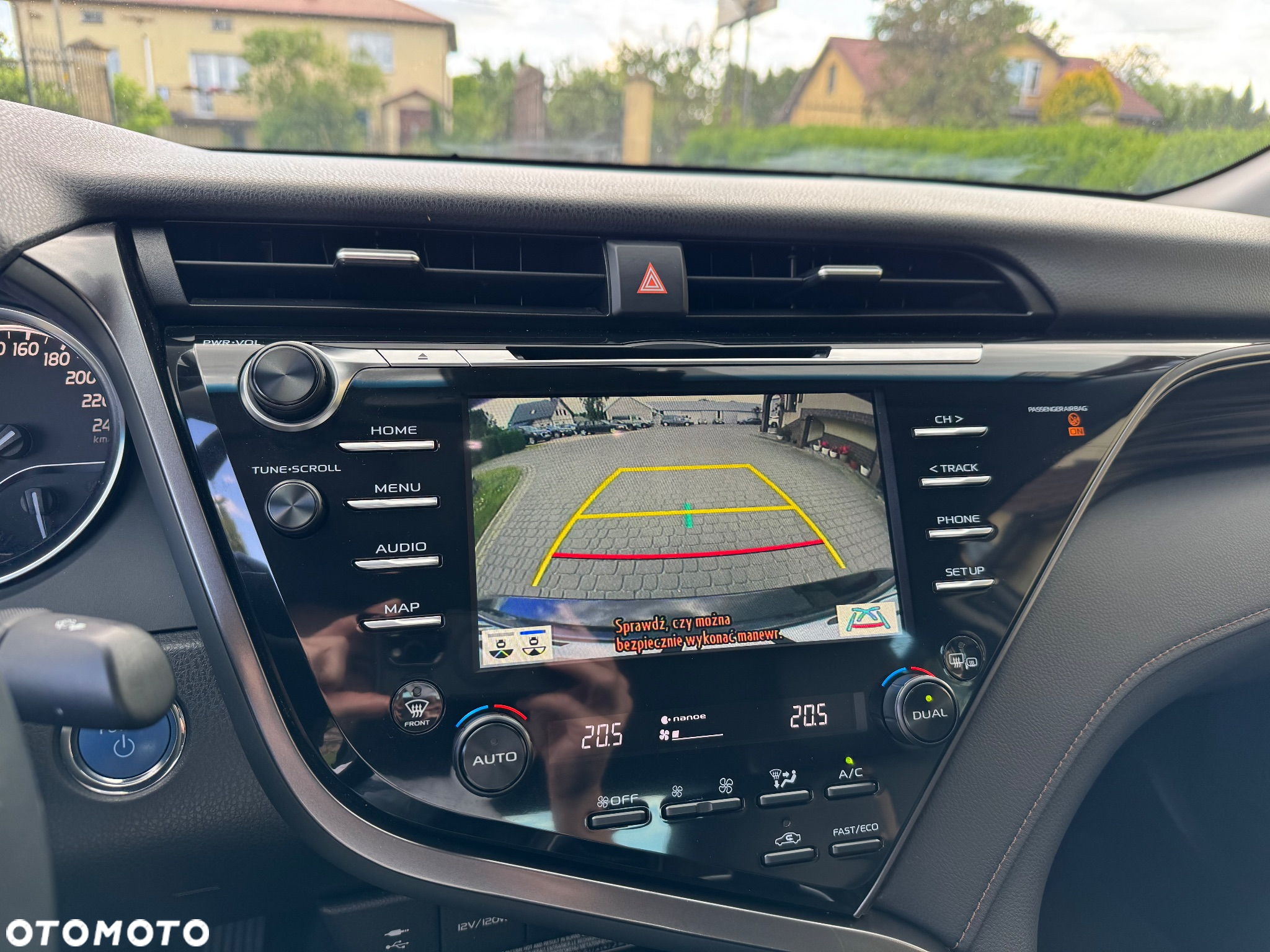 Toyota Camry 2.5 Hybrid Executive CVT - 23