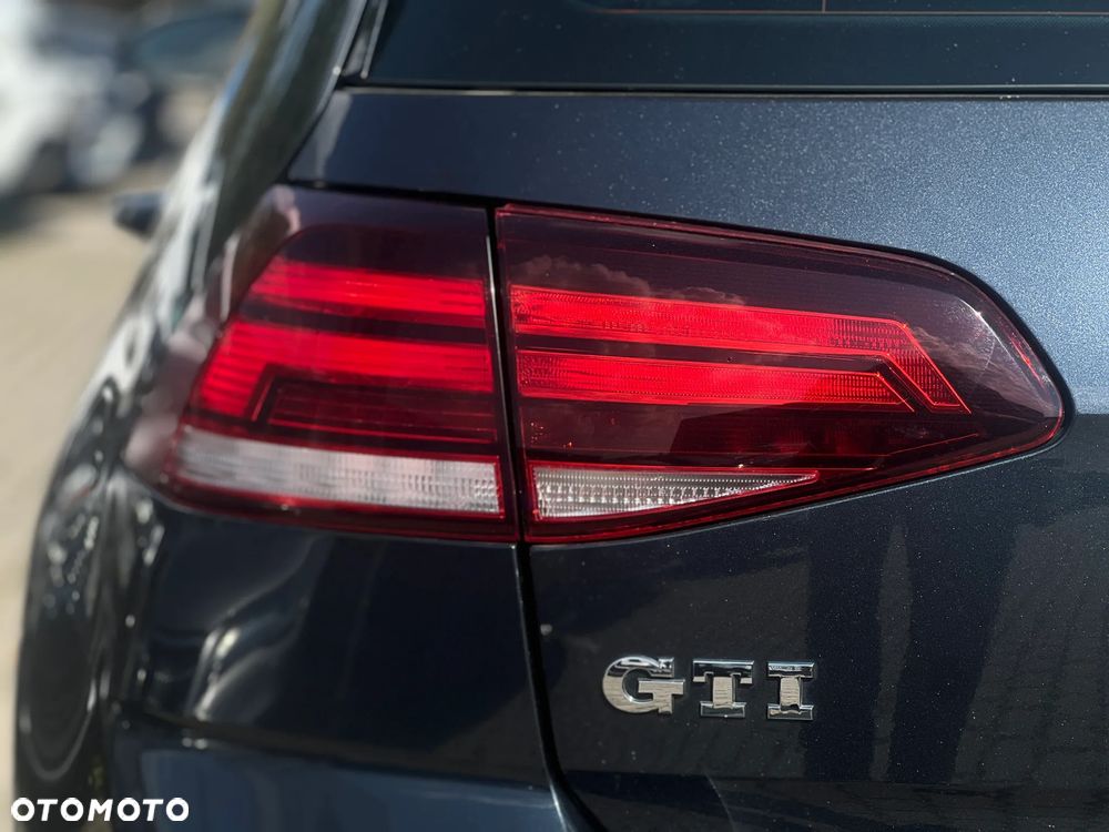 Volkswagen Golf - 12