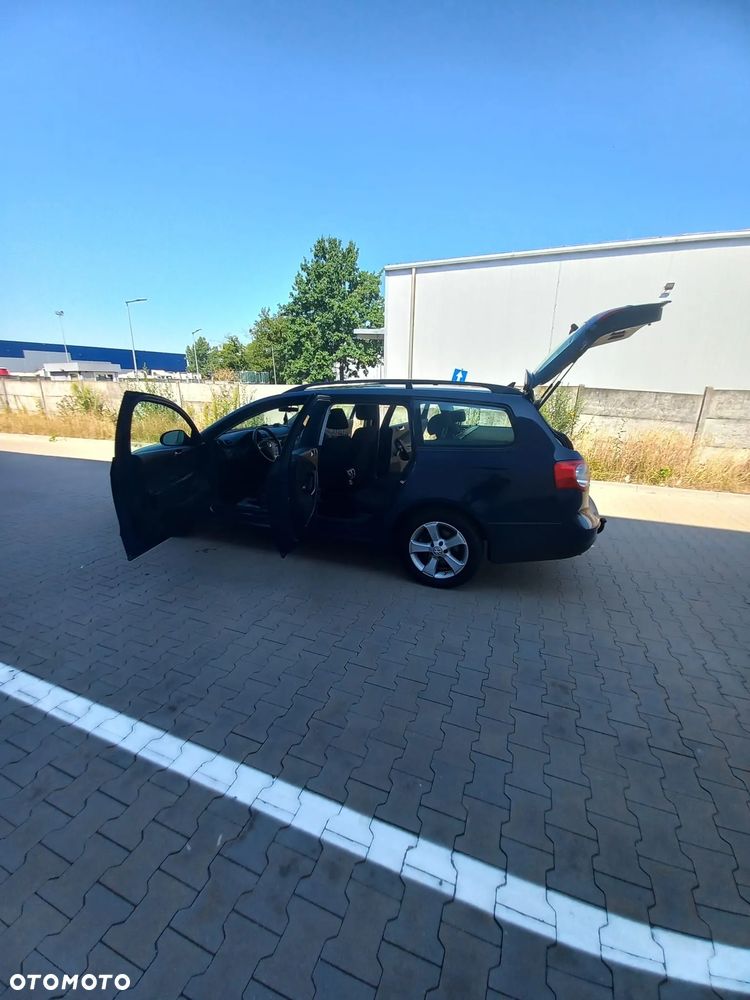 Volkswagen Passat - 25