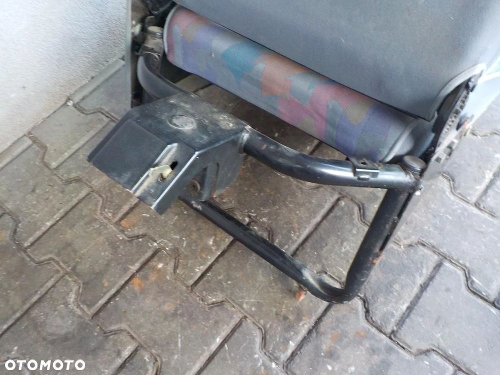 VW T4 MULTIVAN FOTEL FOTELE TYŁ TYLNE WPINANE PODŁOKIETNIK - 5