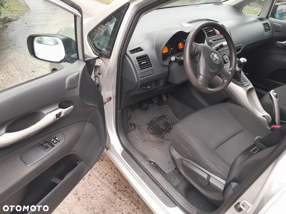 Toyota Auris 1.6 VVT-i Terra - 7