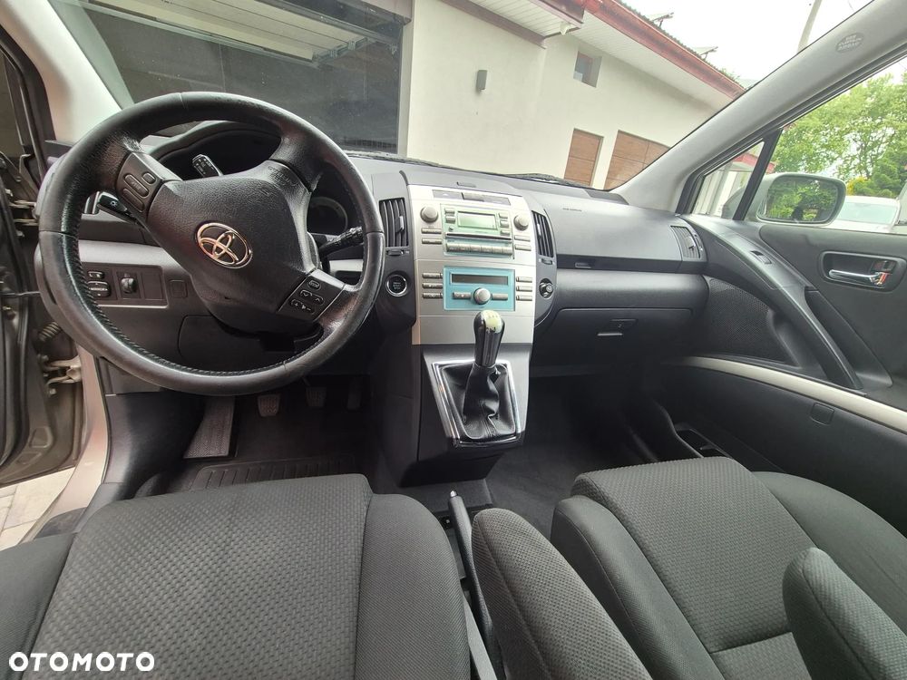 Toyota Corolla Verso 2.0 D-4D - 11