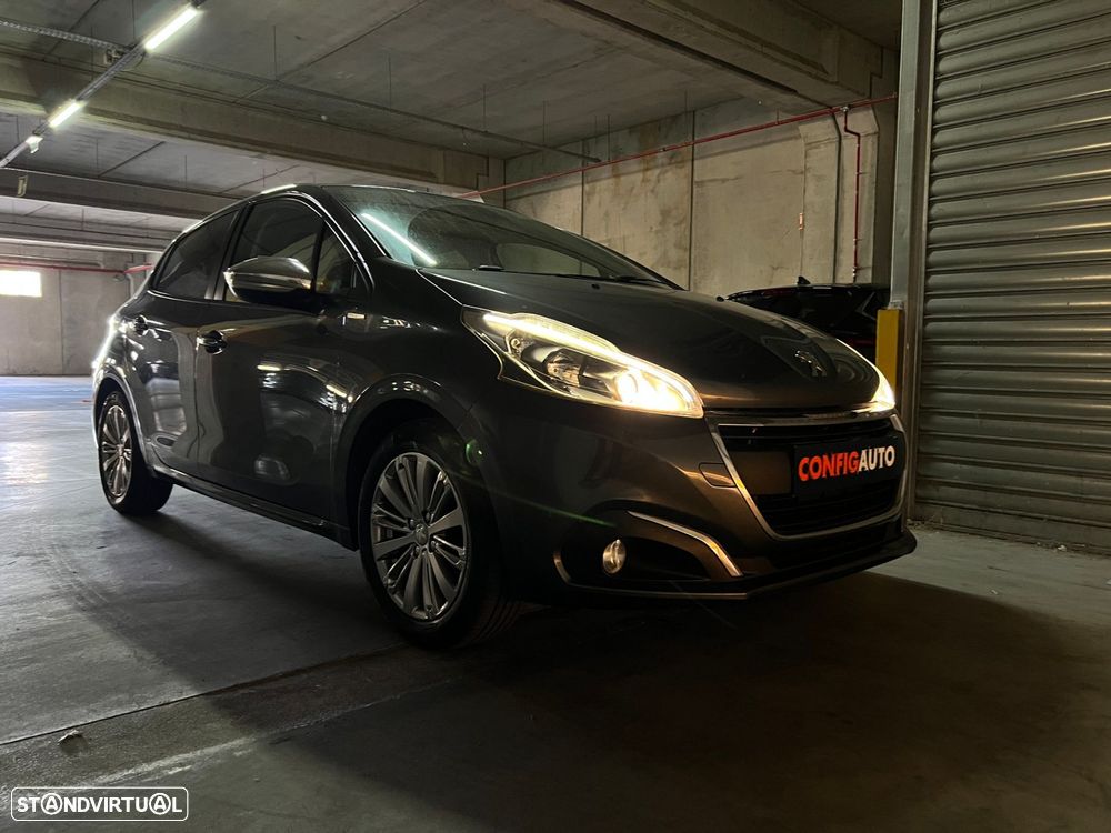 Peugeot 208 1.2 PureTech Style - 24