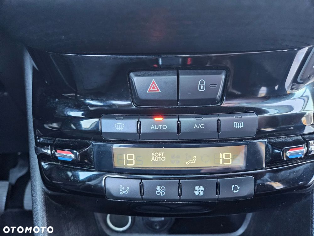 Peugeot 2008 1.2 Pure Tech Style - 19