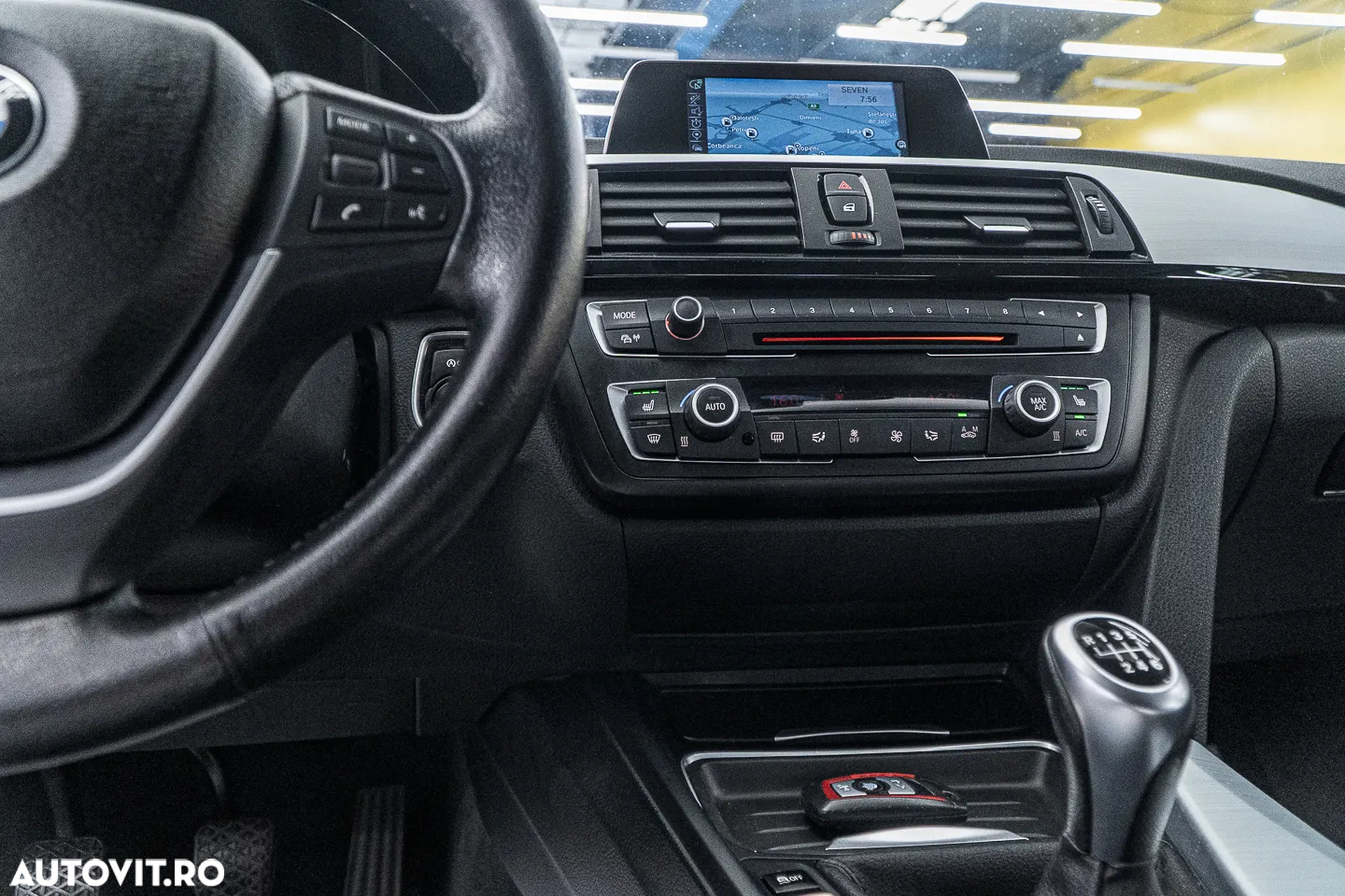 BMW Seria 3 318d Sport Line - 30