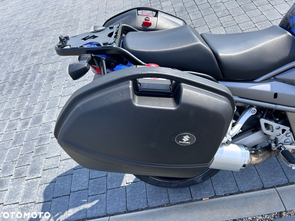 Suzuki GSX - 6