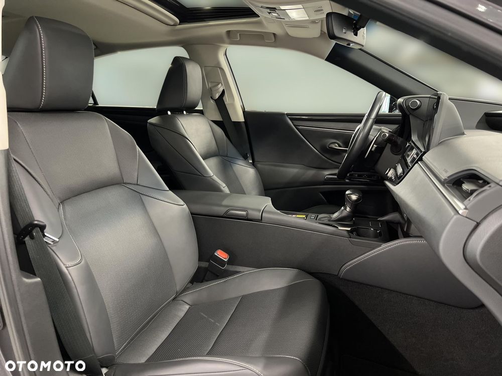 Lexus ES 300h Business Edition - 12