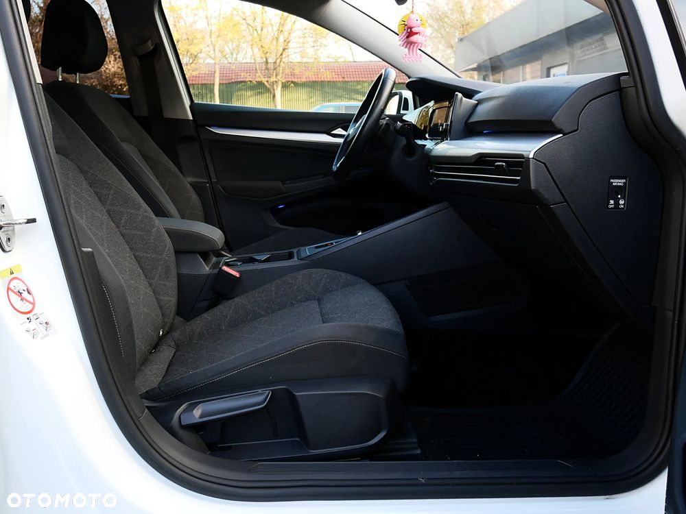 Volkswagen Golf 1.0 eTSI United DSG - 8