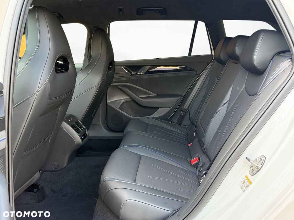 Volkswagen Passat Variant - 14