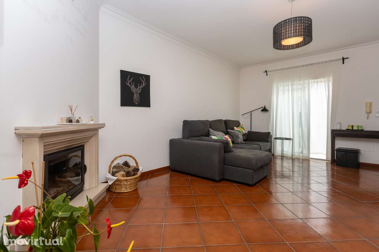 Moradia em banda situada na Quinta do Conde - Grande imagem: 4/33