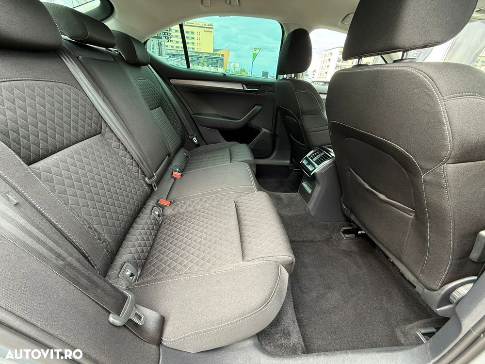 Skoda Superb 2.0 TDI DSG Ambition - 23