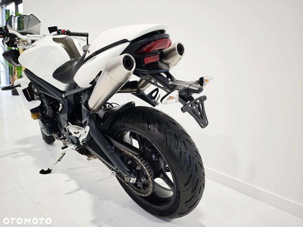 Triumph Street Triple - 23