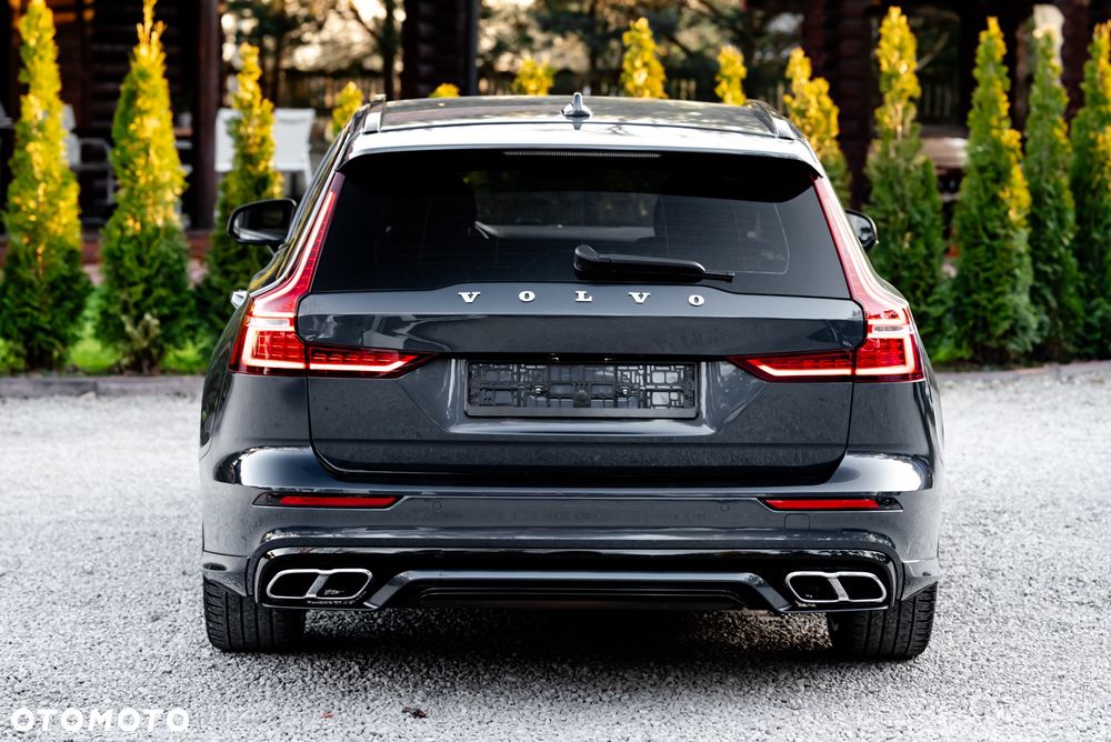 Volvo V60 B5 B R-Design - 9