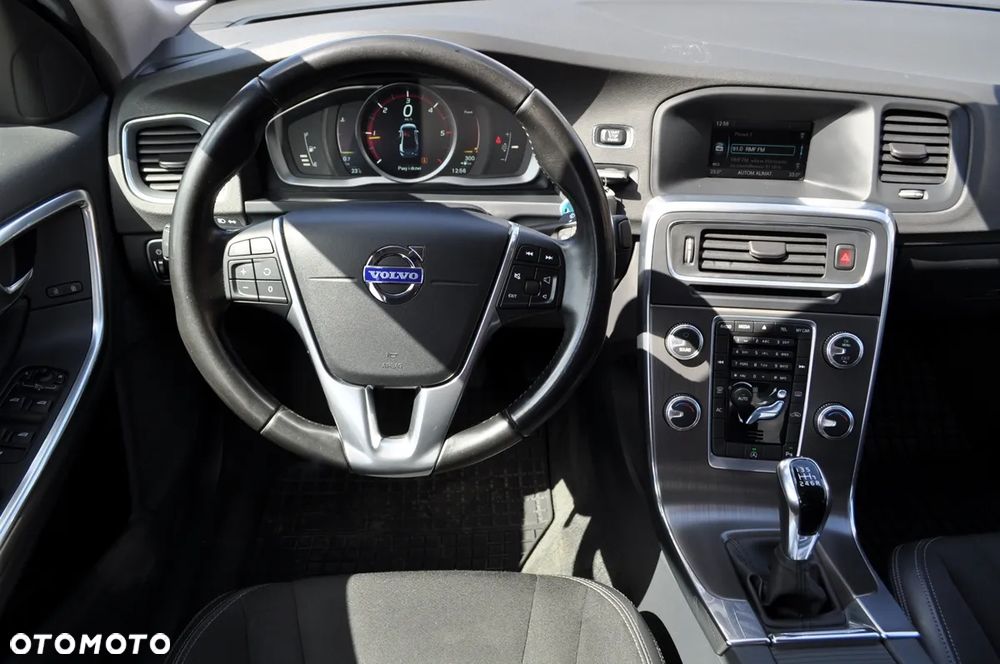 Volvo S60 D4 Drive-E Dynamic Edition (Kinetic) - 19