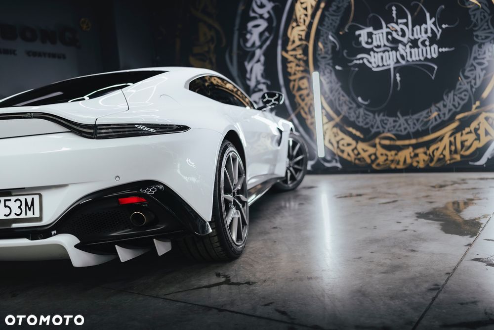 Aston Martin Vantage - 14